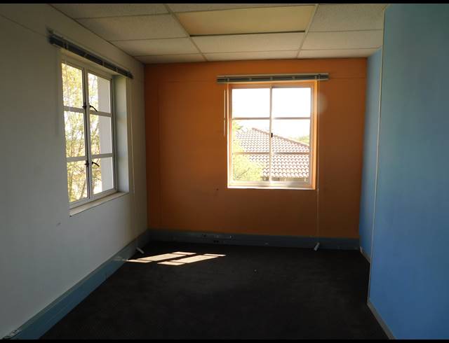 375M² OFFICE TO LET IN HYDE PARK